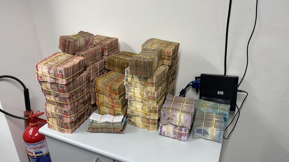 Dinheiro apreendido em São Paulo — Foto: Divulgação/PF