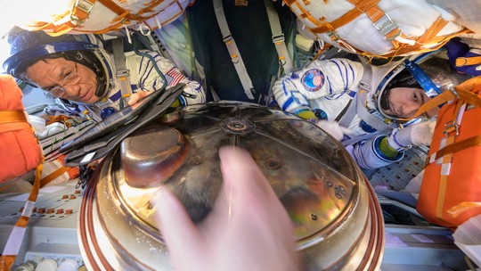 Voo mais longo da Estação Espacial: astronautas que bateram recorde voltam à Terra