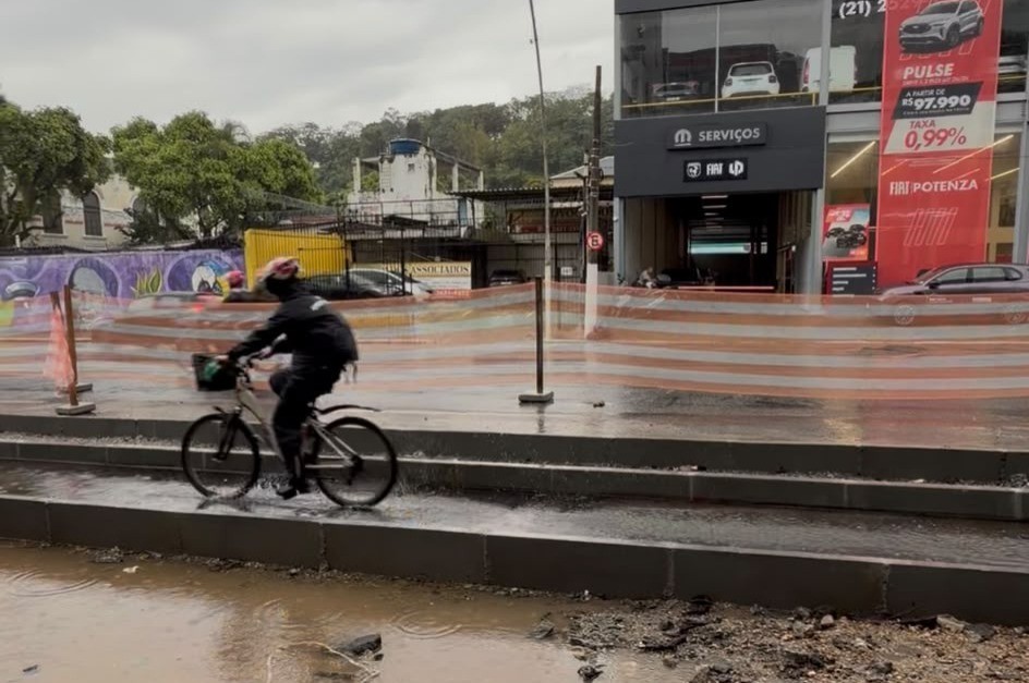 Revitalização do Centro de Niterói: trecho de nova ciclovia tem irregularidades e pontos suscetíveis a alagamentos