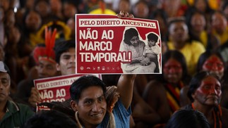 Indígenas acompanham votação no STF sobre o marco temporal — Foto: Cristiano Mariz/Agência O Globo
