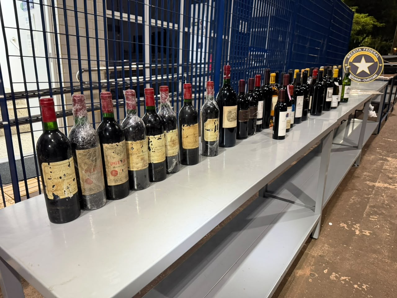 Cerca de R$ 500 mil em vinhos raros são apreendidos no Paraná a 50km da fronteira com o Paraguai