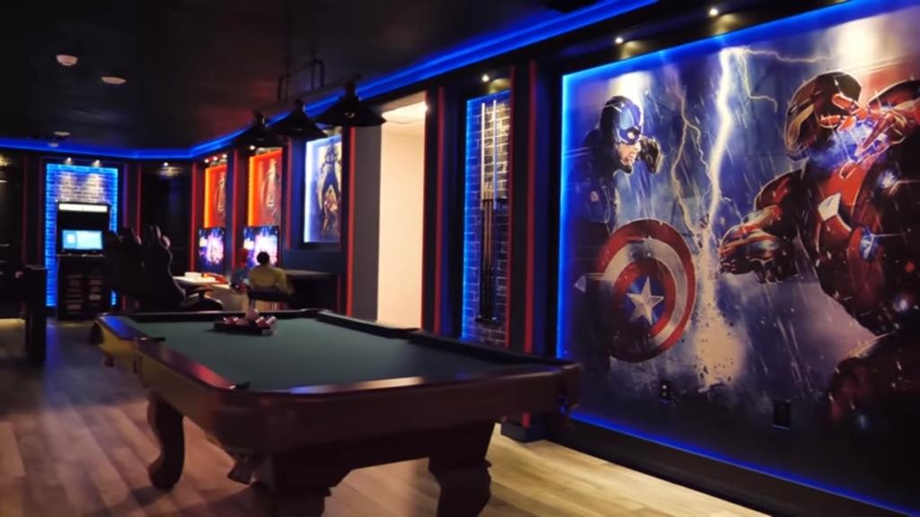 Sala de jogos temática com super-heróis — Foto: Reprodução