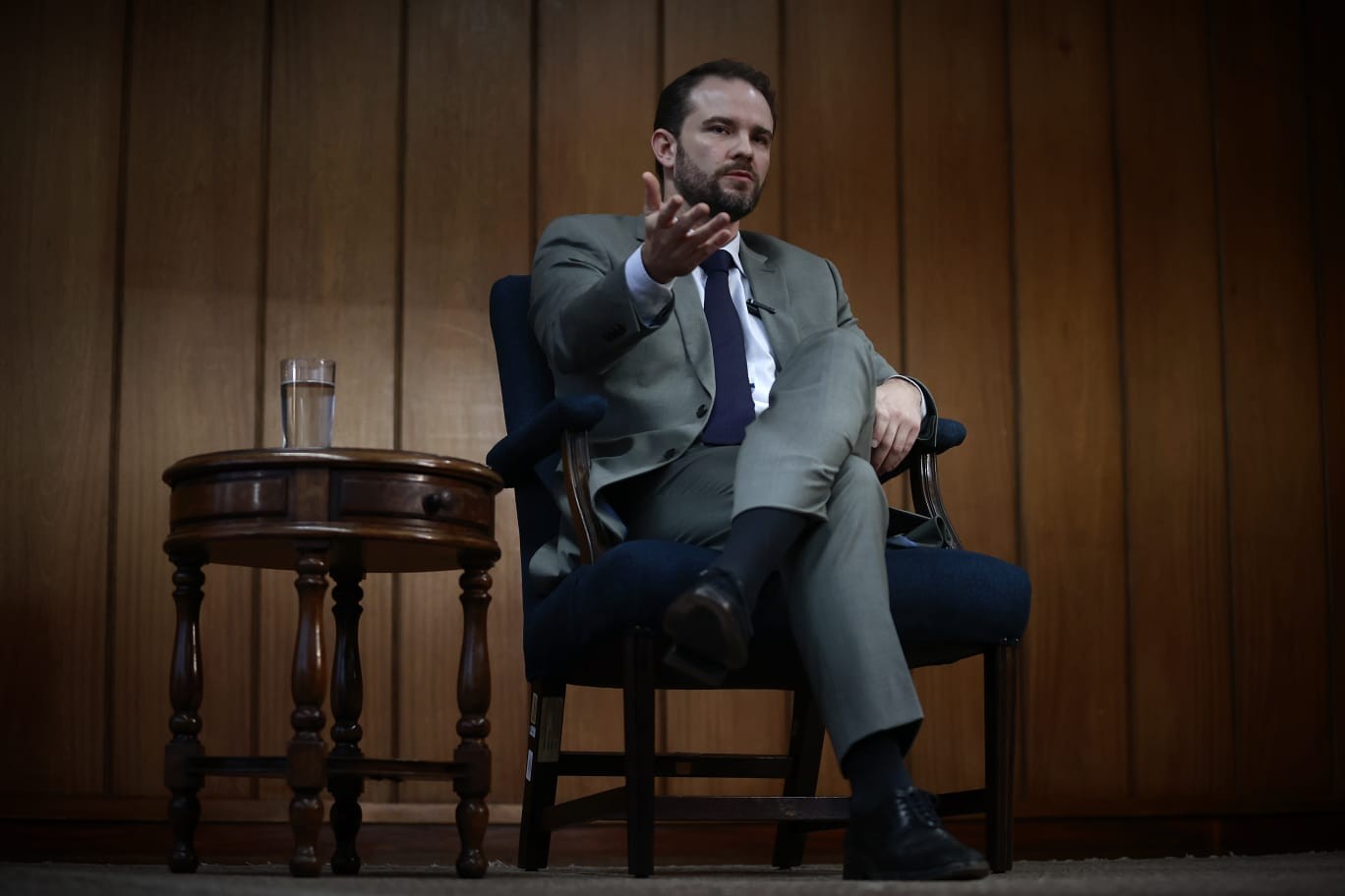 Durigan: 'Brasil não bate continência para a bandeira americana'