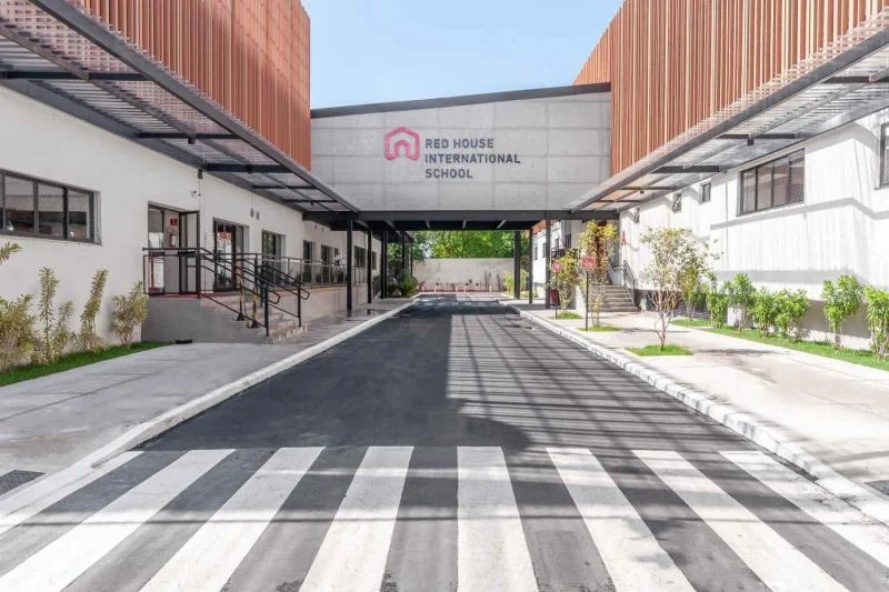 Red House International School, em São Paulo, tem mensalidade de R$ 10 mil para o ensino médio — Foto: Divulgação