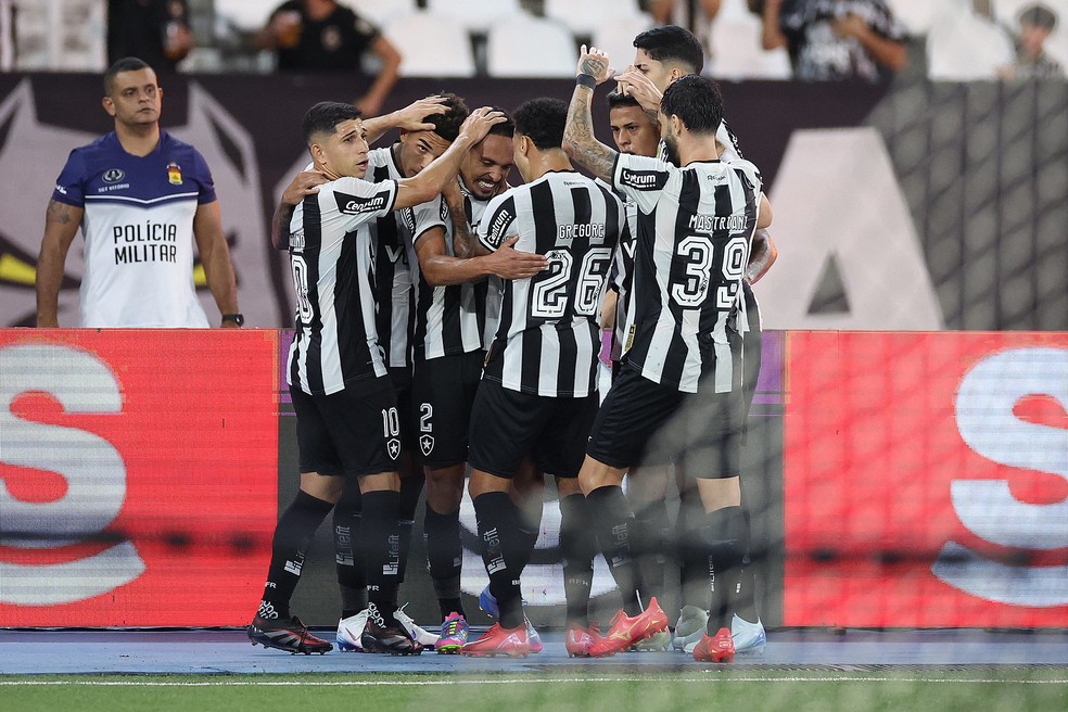 Botafogo tem atuação coletiva de alto nível em nova vitória contra Fluminense — Foto: Vitor Silva/Botafogo