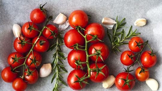 Tomate pode ser grande aliado do coração; veja como aproveitar