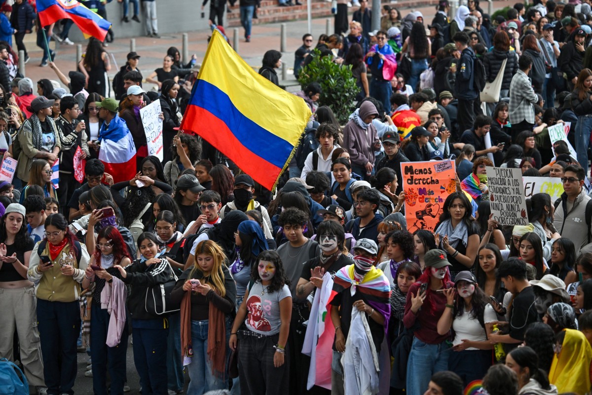 Protestos contra presidente da Colômbia mostram força da esquerda após derrota eleitoral