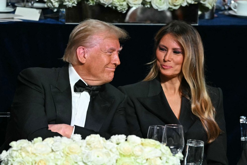 O ex-presidente dos EUA Donald Trump e a ex-primeira-dama Melania Trump — Foto: AFP