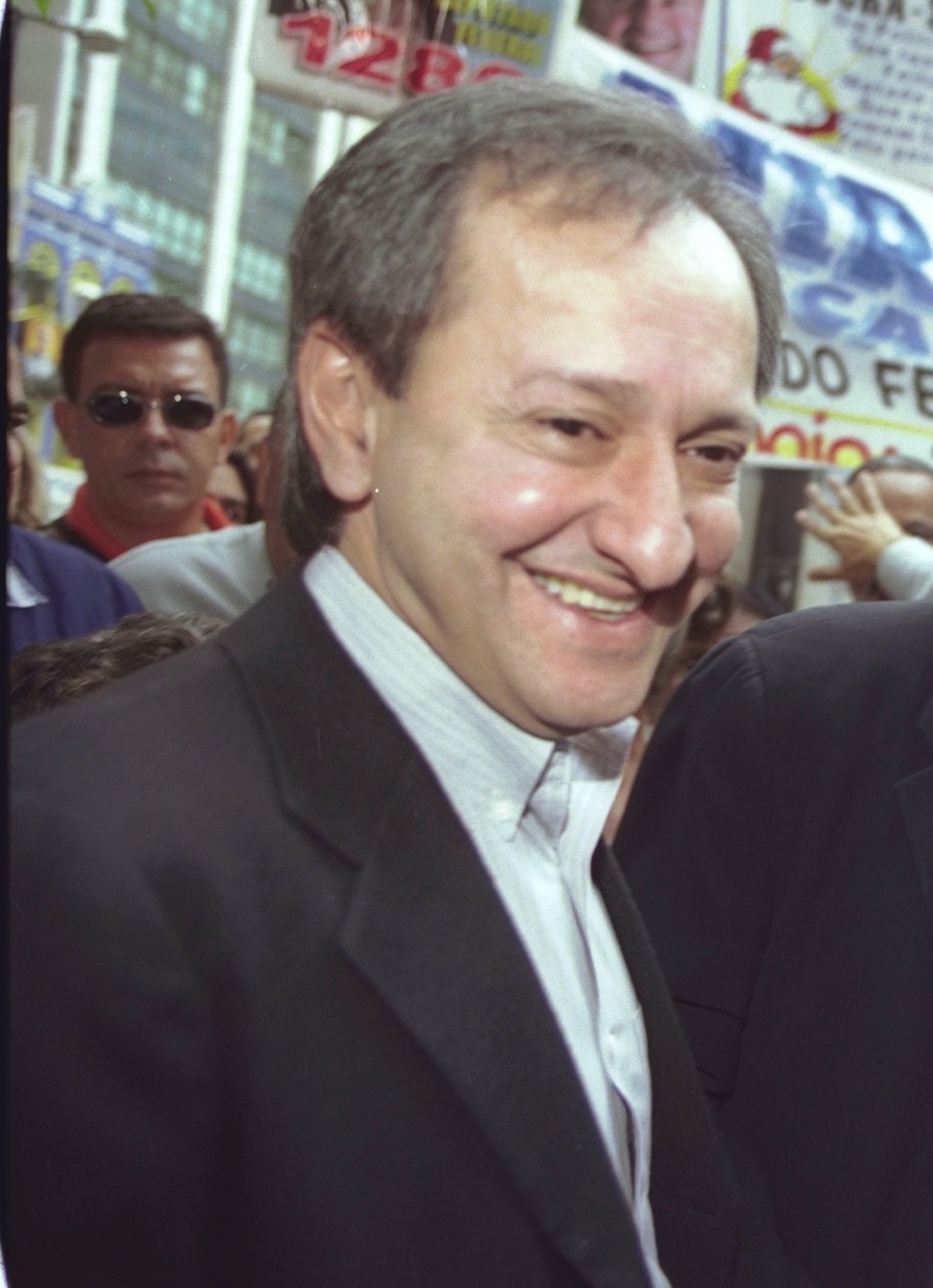 Roberto Silveira prepara livro de memórias