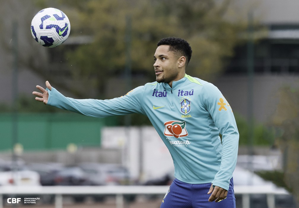 Vitor Roque convocado para a seleção brasileira