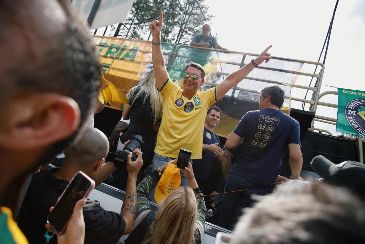 Flávio defende destravar licenças ambientais para resorts e minimiza crítica de escolhido para Saúde sobre gestão Bolsonaro - QTU Questões do Universo