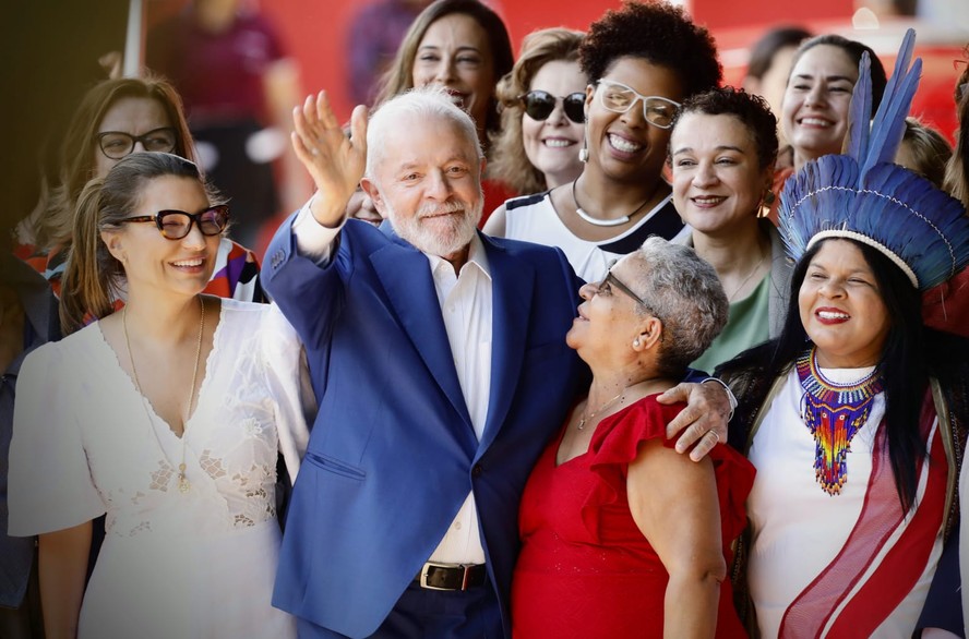 Lula diz que militares 'sempre quiseram ter interferência na política  brasileira'
