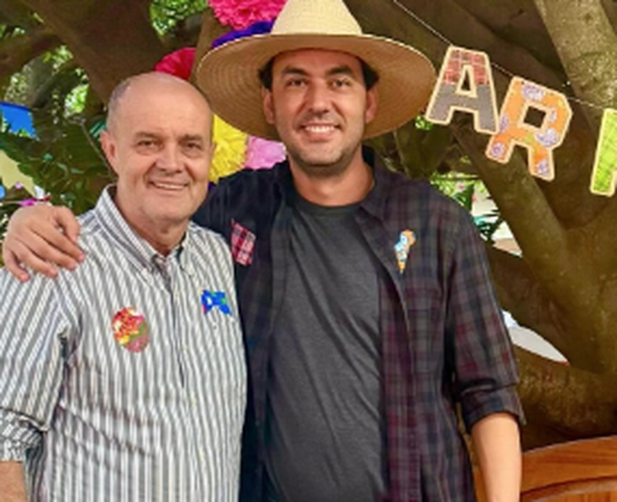 Prefeito Dione Araújo (Esquerda) e secretário Thales Machado (Direita)