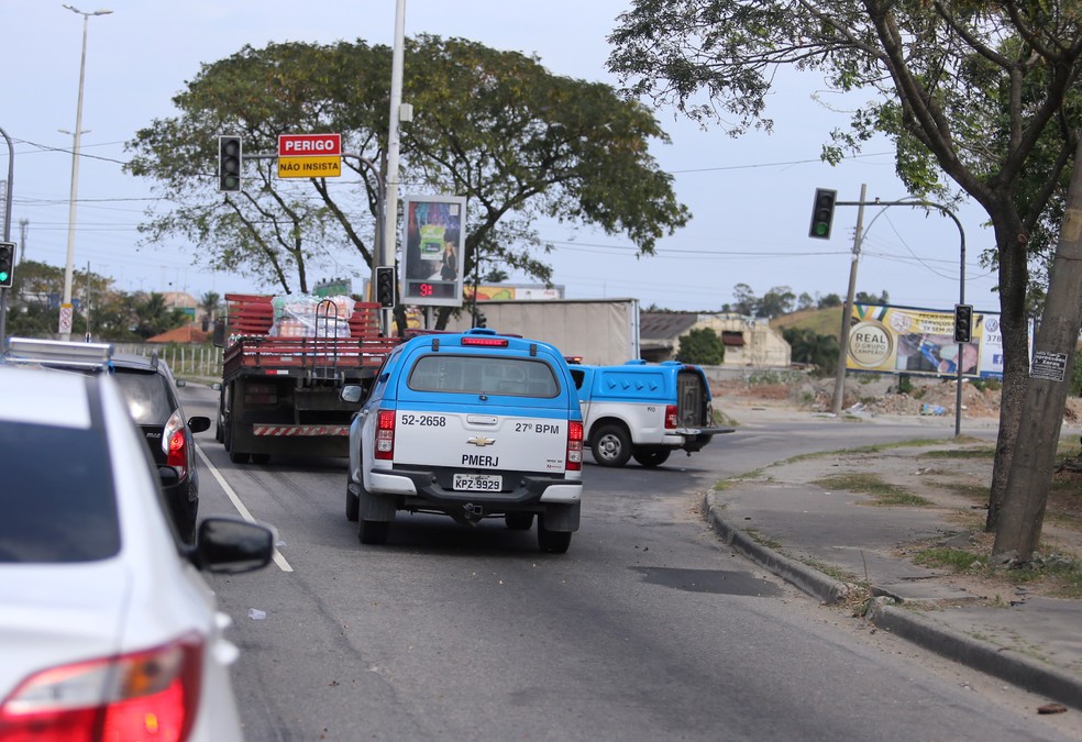 Entrada do Antares, em Santa Cruz, comunidade que tem sido alvo de disputa entre milicianos e traficantes do CV — Foto: Fabiano Rocha / Agência O Globo / Arquivo