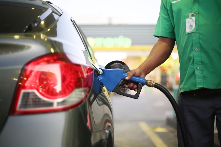 Gasolina terá redução de R$ 0,25 no preço cobrado pela Petrobras nas refinarias