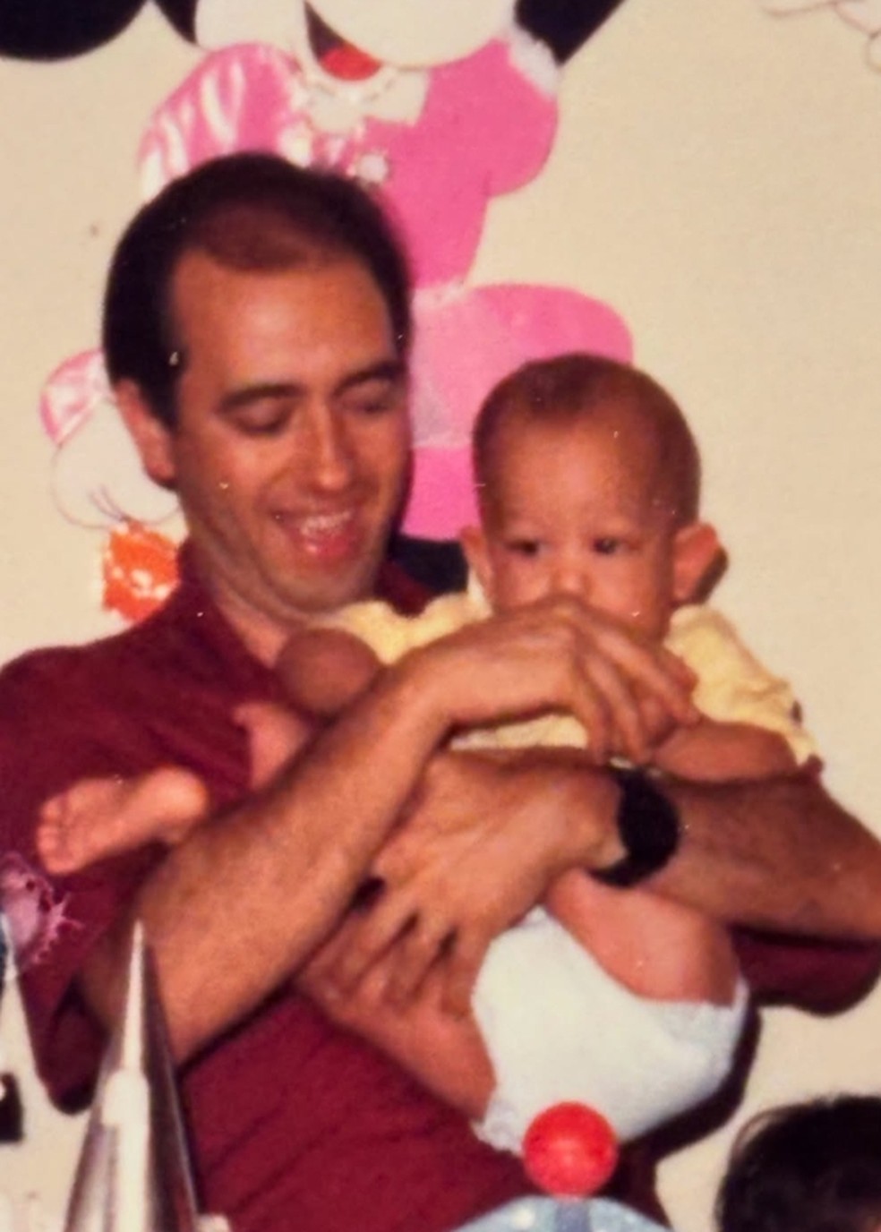 Morre Gelcio Cunha, Jornalista E Radialista com Quase 50 Anos de Carreira. Na Foto, Ele Segura Seu Filho, Diego Cunha - Foto: Reprodução/Instagram