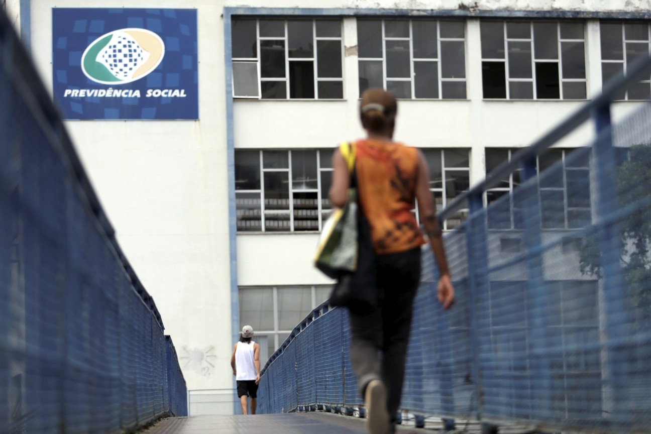 Benefícios rejeitados pelo INSS aumentam 70%, e fila de pedidos cai pela metade - QTU Questões do Universo