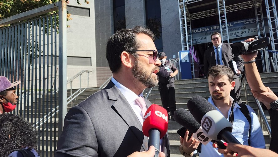 Advogado do ex-ministro Milton Ribeiro diz que prisão não seguiu a lei