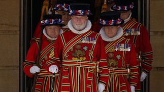 Yeoman da patrulha da Guarda durante a Garden Party, no Palácio de Buckingham, em Londres — Foto: Yui Mok / POOL / AFP
