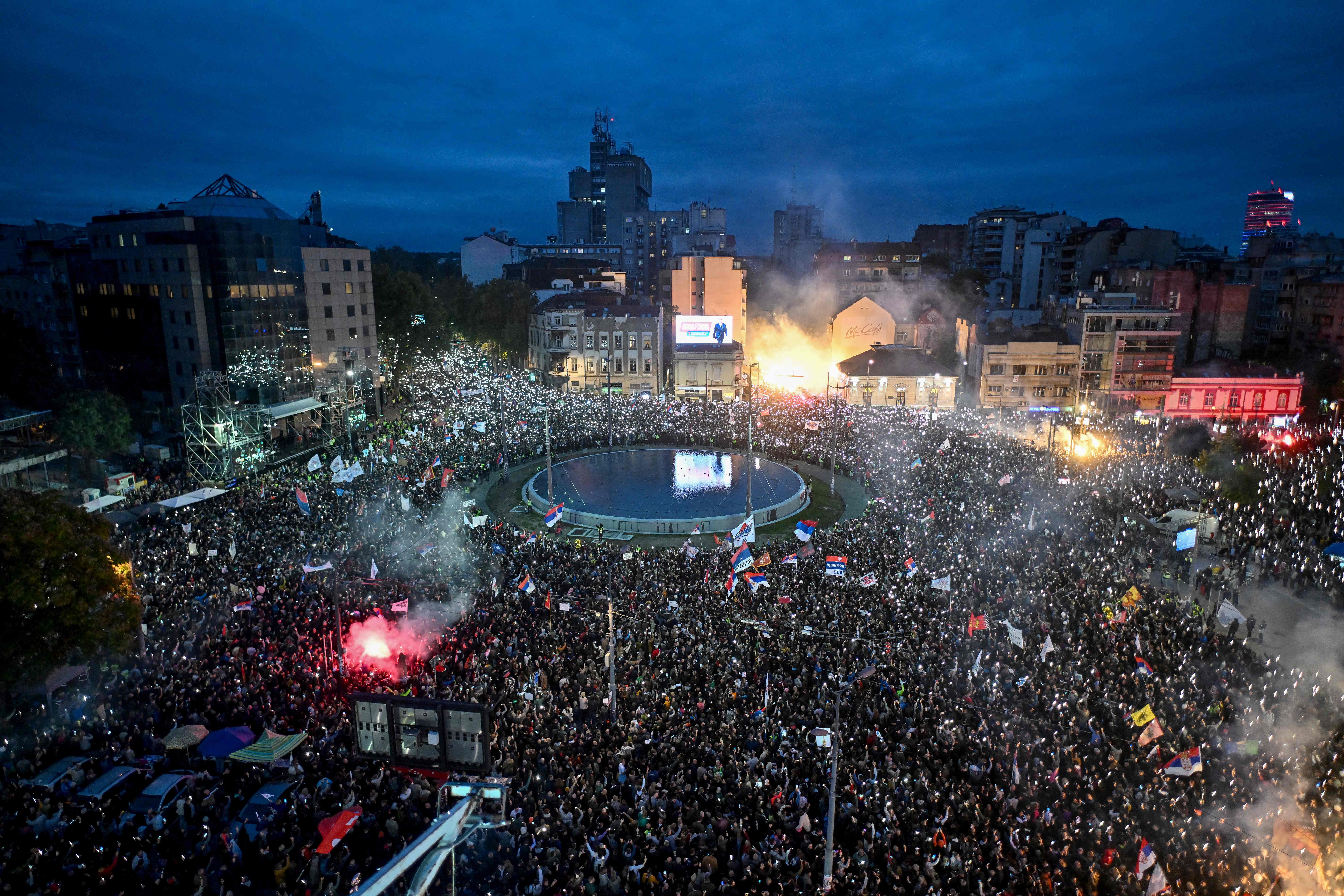 'Sérvia ou a Máfia': Fortalecido nas ruas, movimento estudantil ameaça poder de Vučić nas eleições sérvias