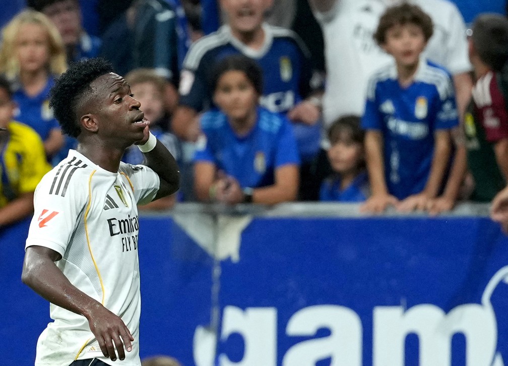 Vini Jr. comemorando o gol contra o Oviedo — Foto: Cesar MANSO / AFP