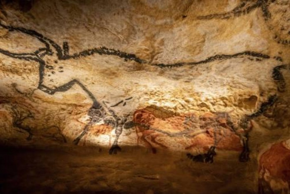 Caverna de Lascaux, na França, abriga algumas das pinturas rupestres pré-históricas mais importantes do mundo — Foto: DE LAGASNERIE / HEMIS.FRhemis.frHemis via AFP