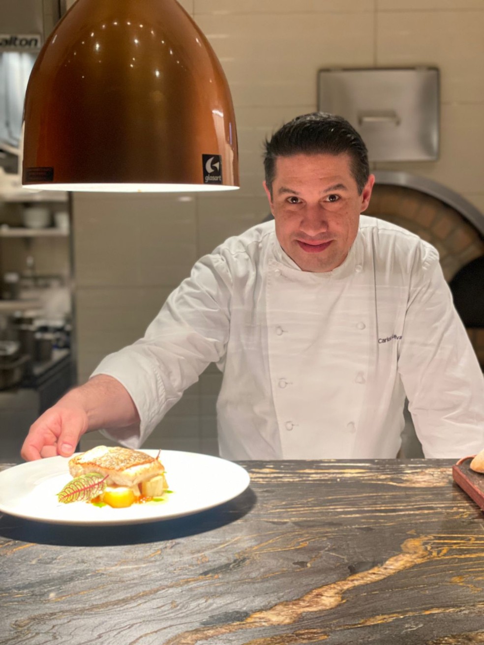 Chef Carlos Leiva — Foto: Bruno Calixto/Divulgação