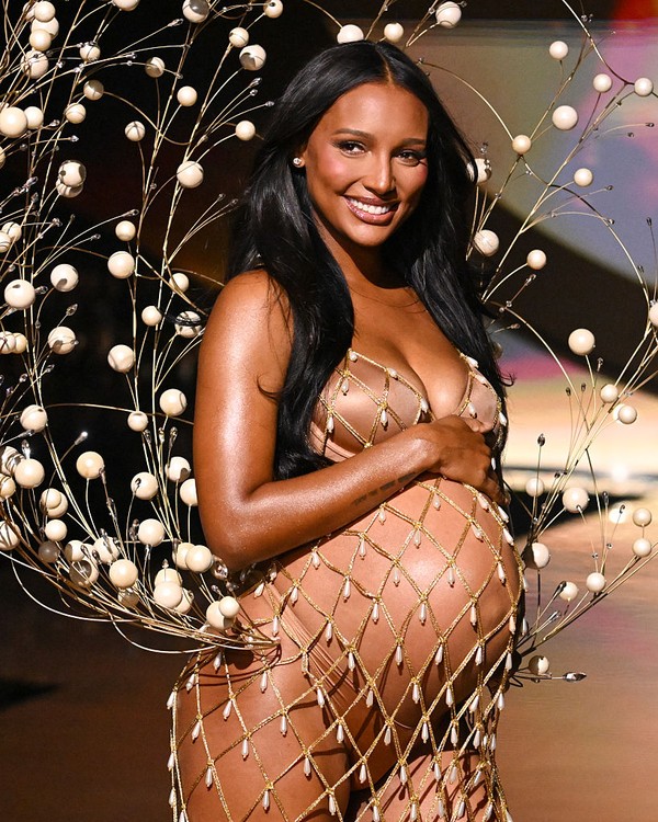 Desfile de Jasmine Tookes no Victoria's Secret Fashion Show