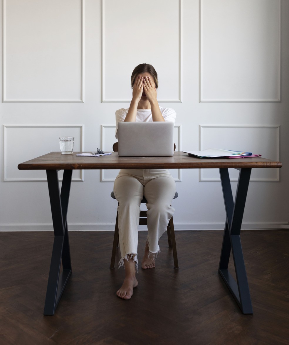 As razões psicológicas por trás das pernas inquietas são inúmeras e variadas — Foto: Freepik