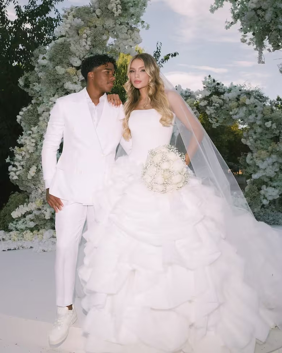 O casal teve um luxuoso casamento no ano passado — Foto: Reprodução/Redes sociais
