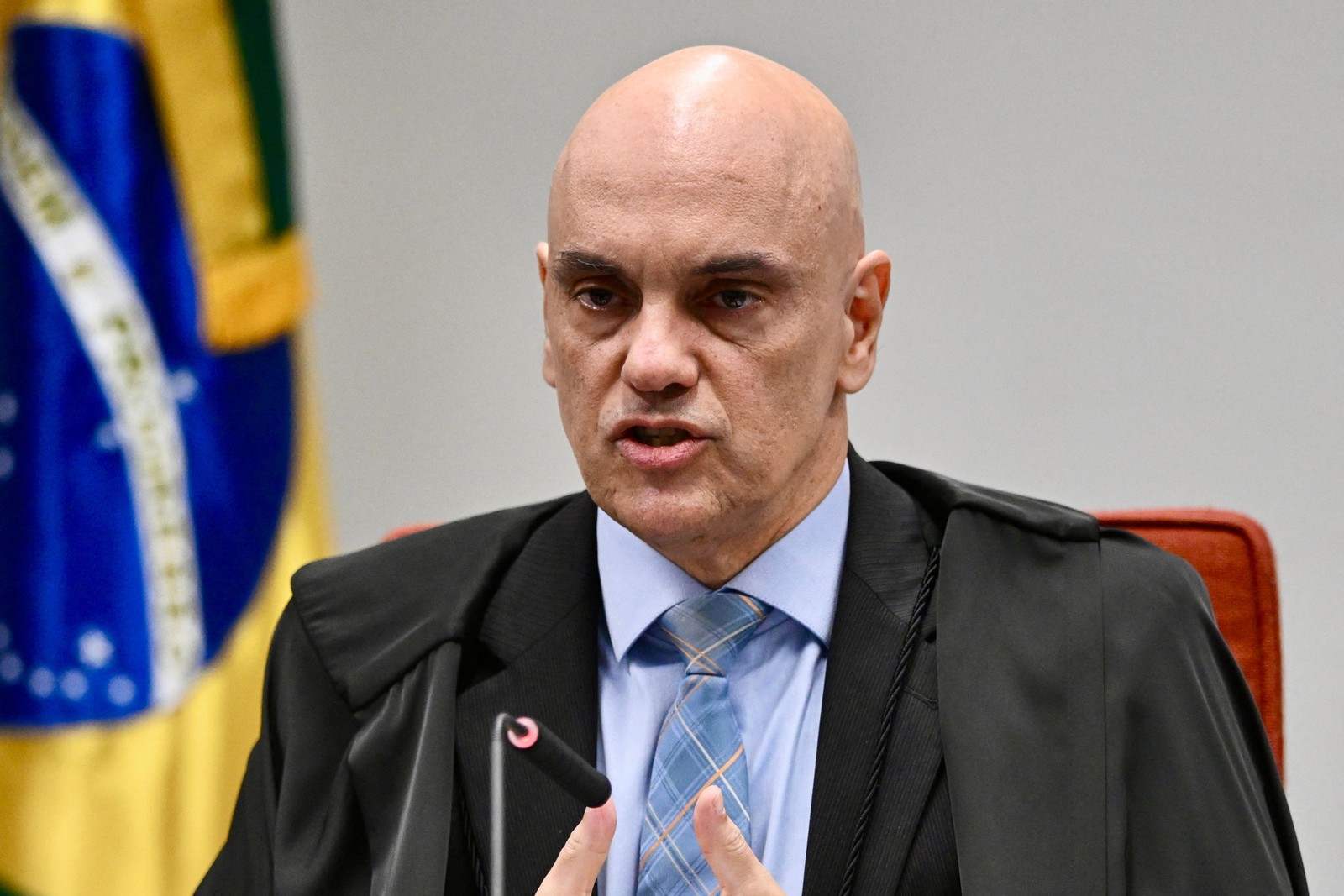 Ministro Alexandre de Moraes conduz audiência no STF sobre a tentativa de golpe de Estado; Bolsonaro e aliados respondem por trama para reverter o resultado das eleições de 2022 — Foto: EVARISTO SA / AFP