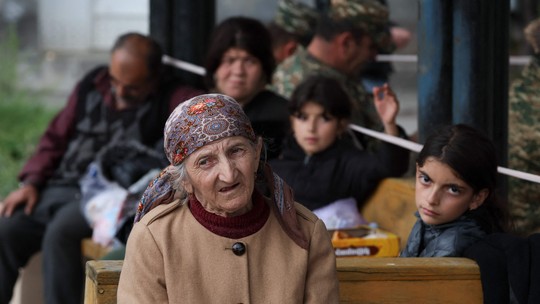 Armênios fogem de Nagorno-Karabakh após vitória militar do Azerbaijão; veja fotos