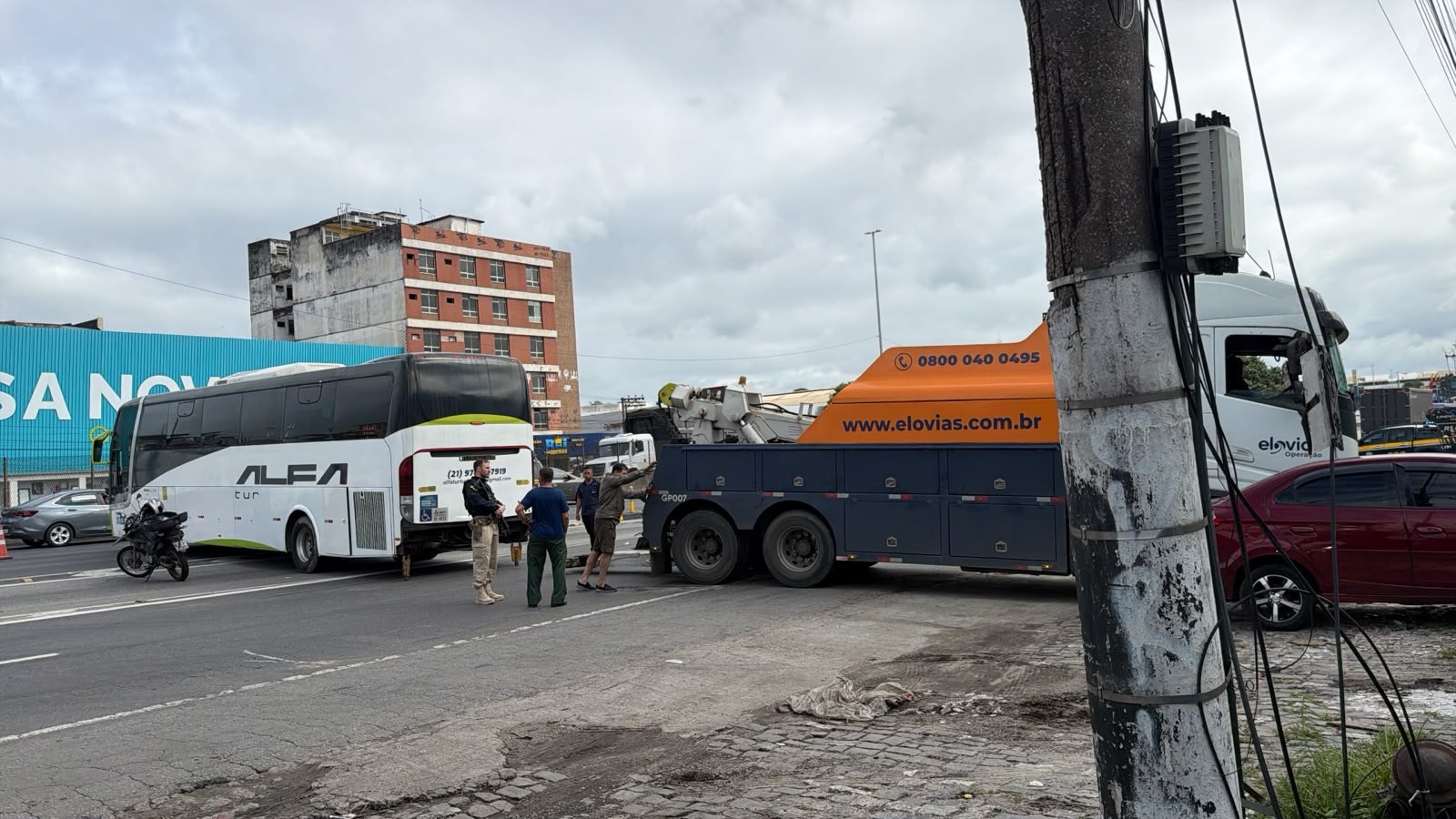 PM prende sete suspeitos e apreende quatro fuzis após confrontos e bloqueios em Duque de Caxias