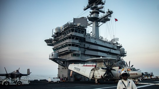 'Cidade' flutuante: Conheça o USS George Washington, uma das peças centrais das forças navais dos EUA que está no Rio