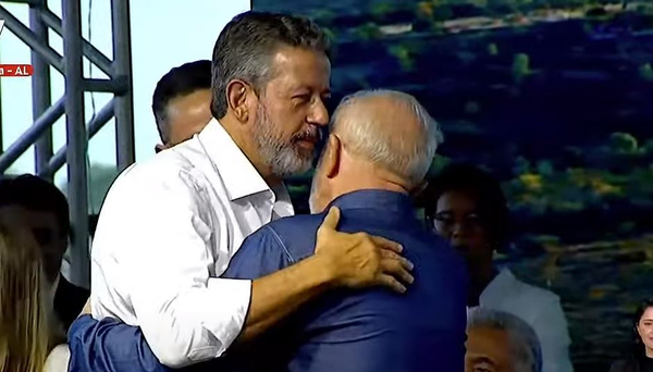 Lira é vaiado, fala em 'falta de respeito', e recebe apoio de Lula: 'Incomoda muito'