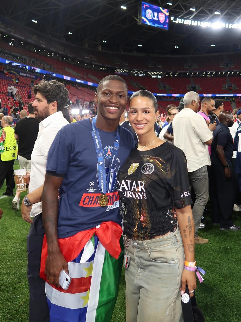 A brasileira Thalyta Silva namora Nuno Mendes — Foto: Reprodução