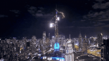 Dubai entra no Ano Novo com fogos e drones de tirar o f&ocirc;lego no pr&eacute;dio mais alto do mundo; v&iacute;deo