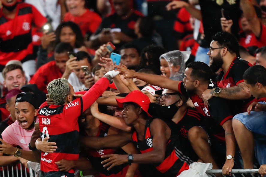 Flamengo lidera ranking de torcida da pesquisa O GLOBO/Ipec, além de receita, público e redes sociais; veja comparativo