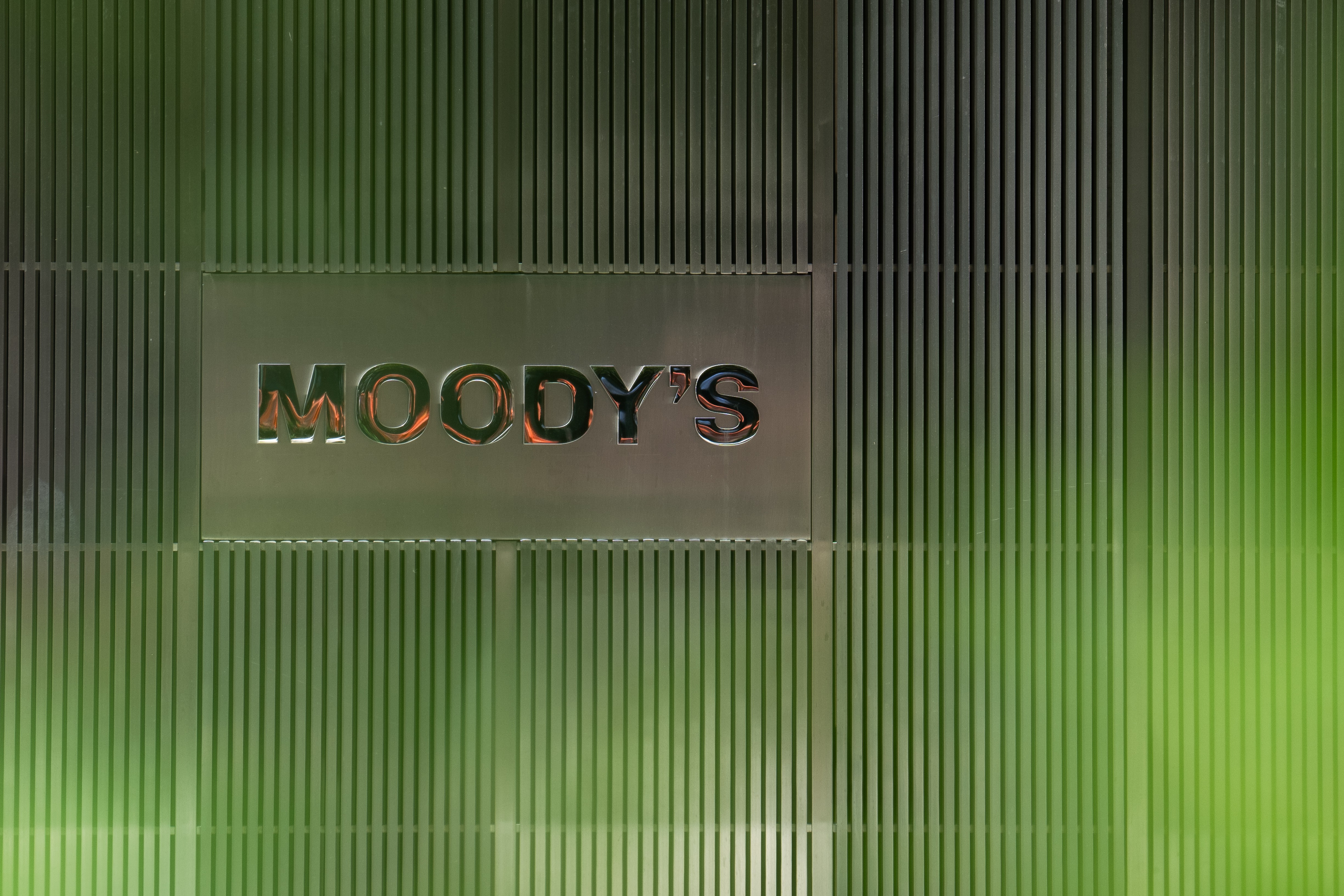 Depois de fazer upgrade do Brasil, Moody's sobe nota de empresas e bancos brasileiros