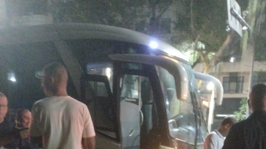 Ônibus que transportava PMs é abordado por bandidos em tentativa de assalto no Aterro do Flamengo