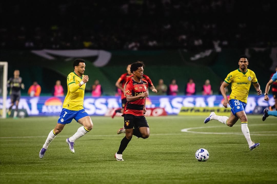 Palmeiras atropela Sport, vira vice-líder do Brasileirão e cola no Flamengo