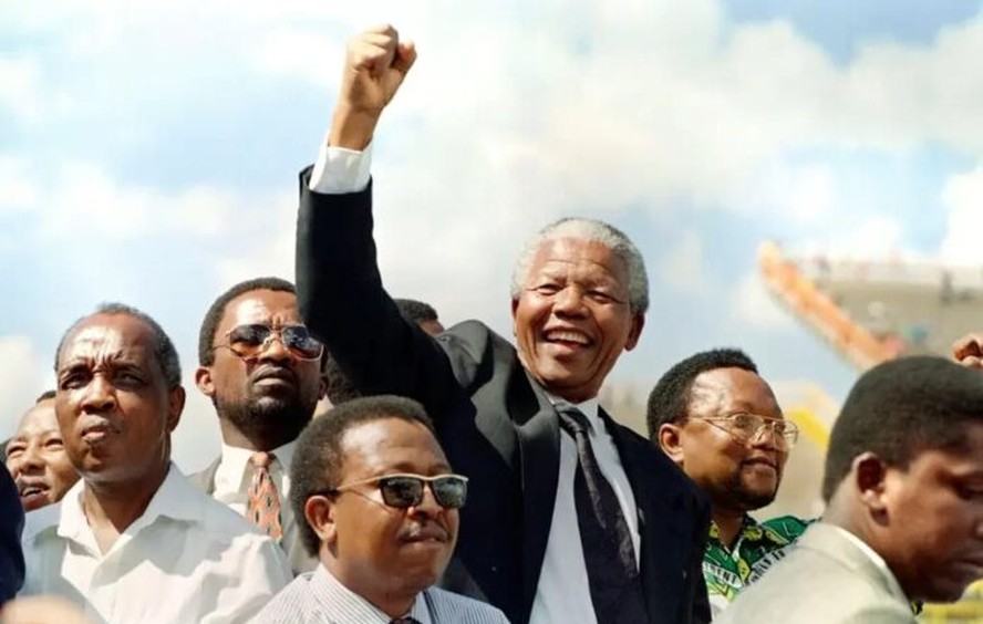 África do Sul tenta impedir leilão de bens pessoais de Nelson Mandela