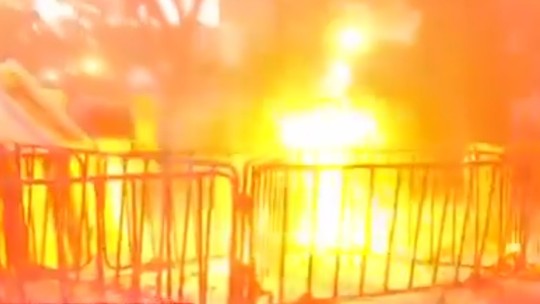 Manifestantes pró-Palestina atacam embaixada de Israel no México com coquetéis molotov, e seis ficam feridos; vídeo