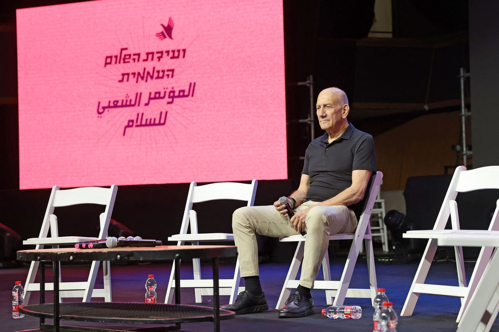 O ex-premier de Israel, Ehud Olmert, fotografado durante evento em Jerusalém no começo de maio — Foto: Ahmad Gharabli/AFP