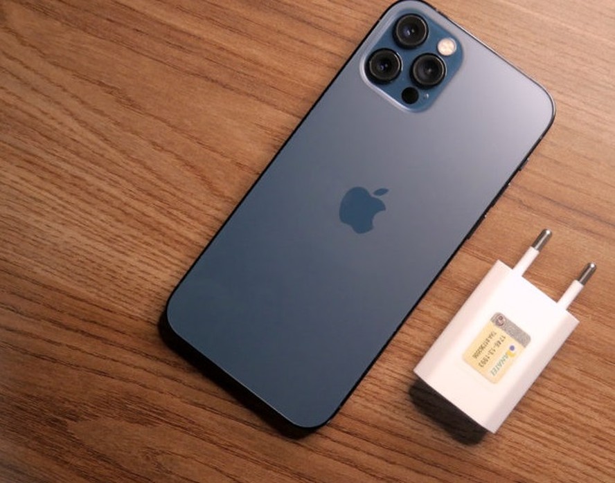 Consumidor ganha na Justiça processo contra Apple que vendeu Iphone sem carregador