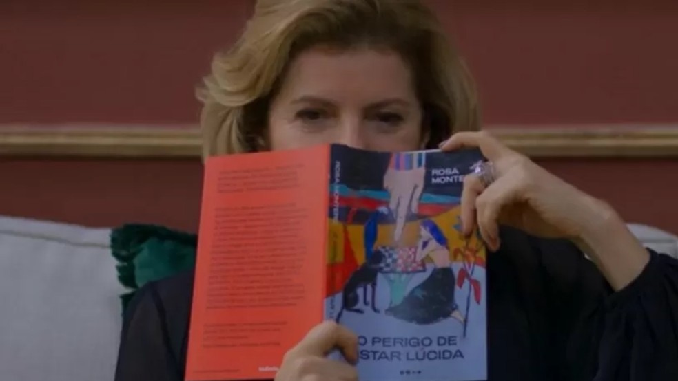 Odete (Debora Bloch) fez as vendas de "O perigo de estar lúcida" dispararem — Foto: Divulgação