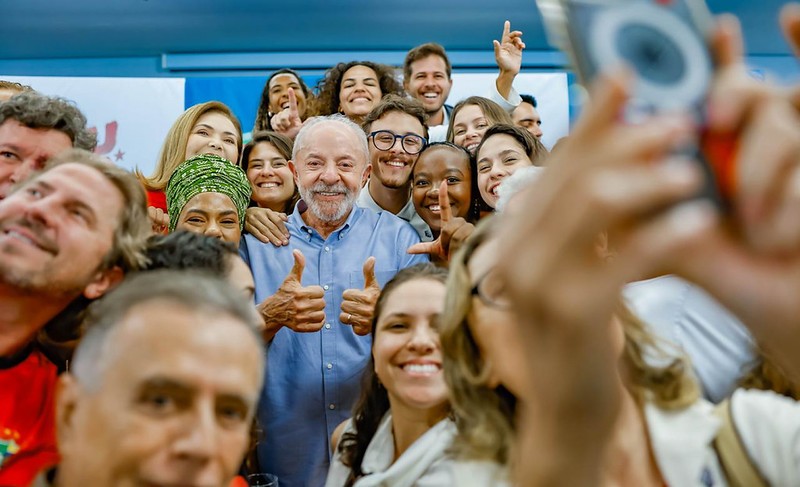 Campanha de Lula vai explorar nas redes falas de Flávio sobre mudanças na Constituição e aposta em mensagem sobre temor de fim de direitos
