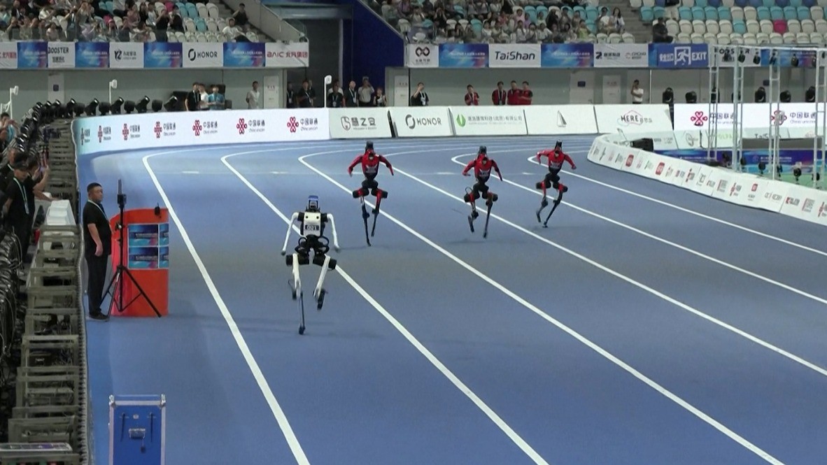Robôs batem recordes de Usain Bolt e encantam público nos Jogos de Robótica de Pequim; assista - QTU Questões do Universo
