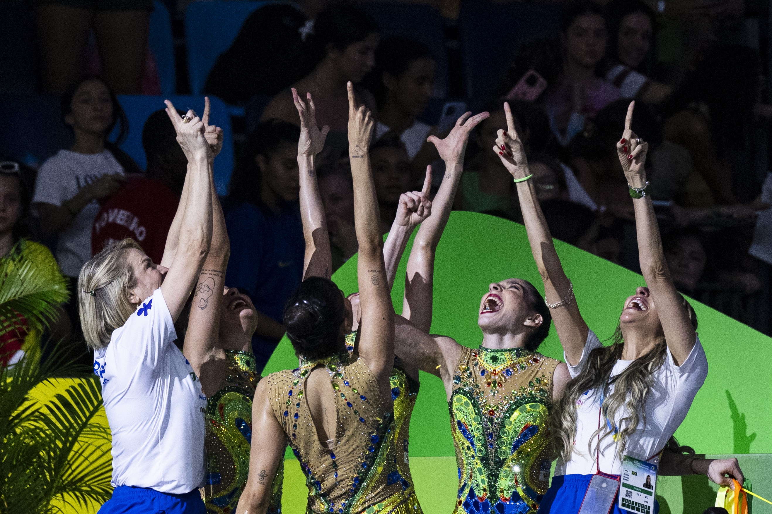 ‘Leoas’ do Brasil levantam público no Rio e conquistam prata inédita no Mundial de GR