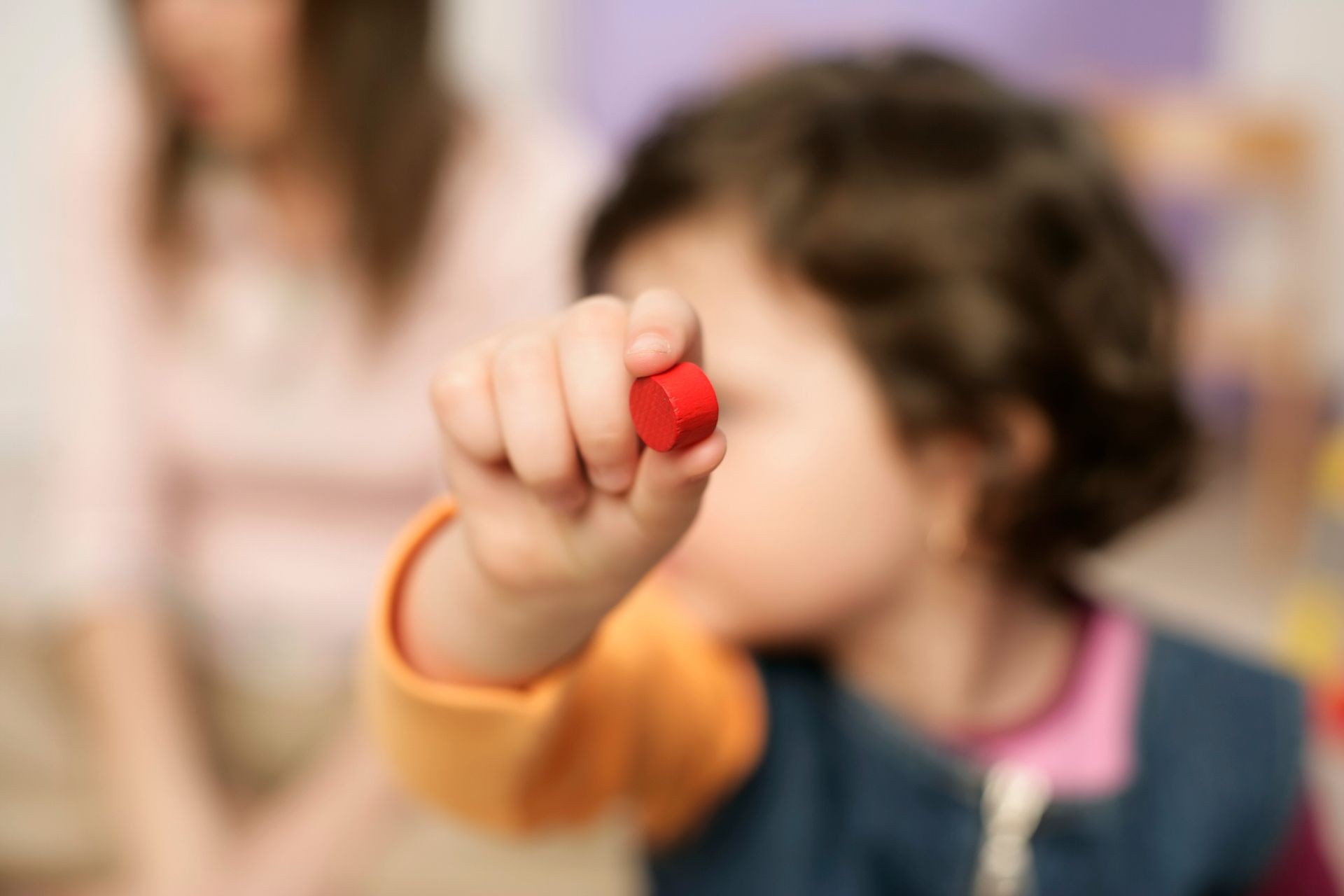Dona de creche na China é condenada à prisão perpétua por intoxicar mais de 200 crianças com tinta não-comestível em refeições